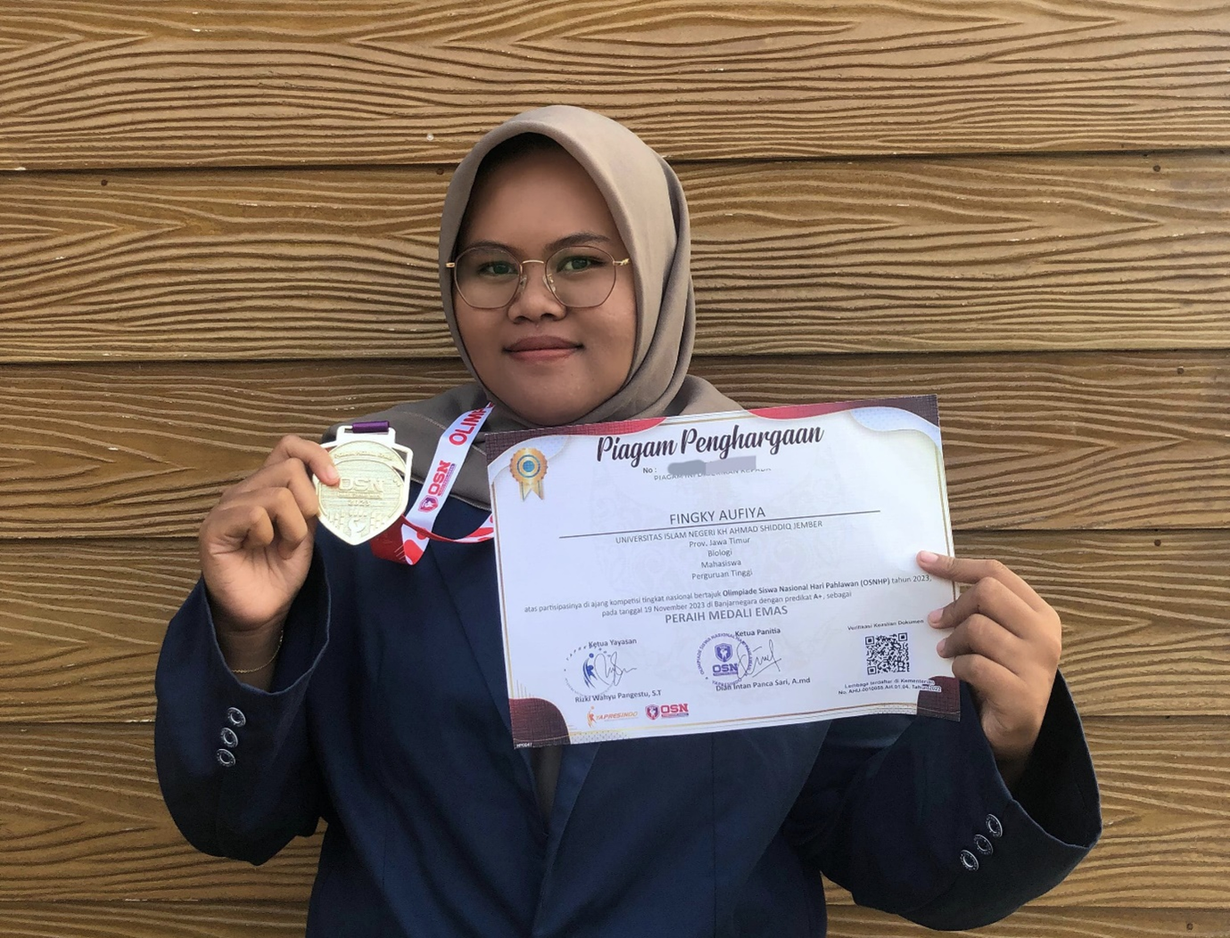 MEMBANGGAKAN, MAHASISWA TADRIS BIOLOGI UIN KHAS JEMBER RAIH MEDALI EMAS OSN TAHUN 2023