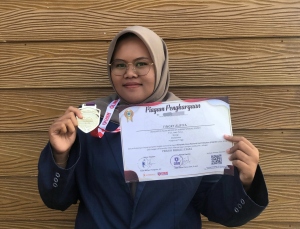 MEMBANGGAKAN, MAHASISWA TADRIS BIOLOGI UIN KHAS JEMBER RAIH MEDALI EMAS OSN TAHUN 2023